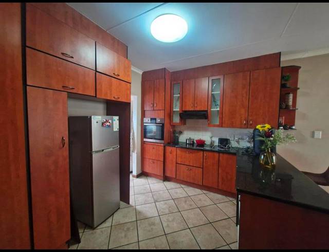 3 BEDROOM HOUSE FOR SALE IN COUNTRY VIEW